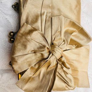 Vintage Davie & Chiyo Bow Clutch